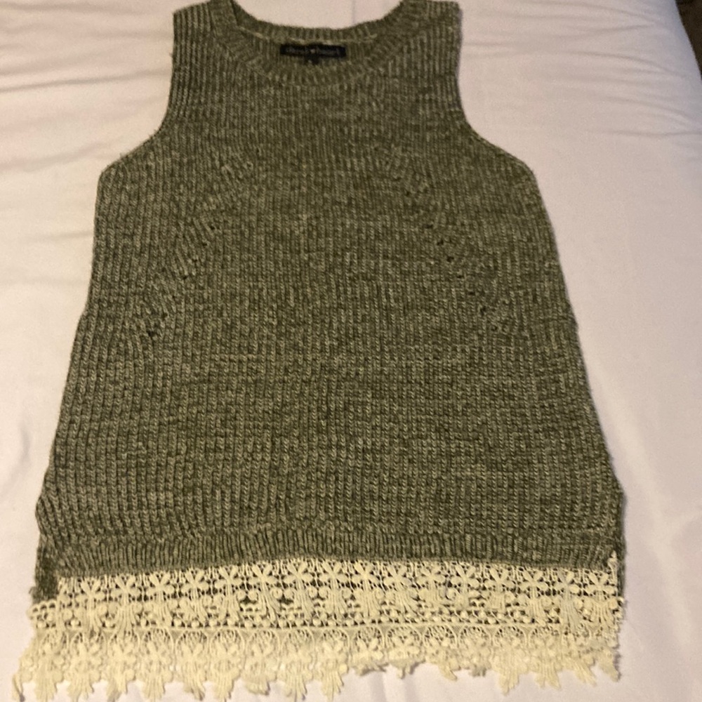 Derek Heart Brand sleeveless green & cream top with crotchet detail